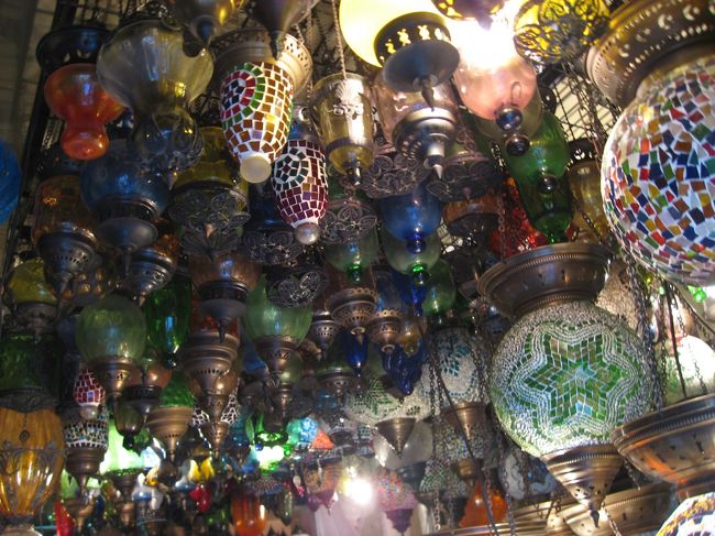 ランプの卸屋さんに特別に入れてもらいました