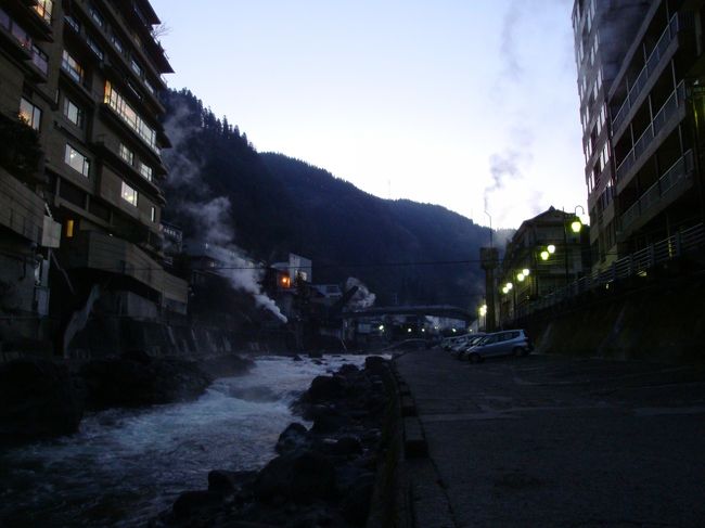 少し、明るくなってきたかな。。<br /><br />ここは、湯煙が少ない気がする・・・