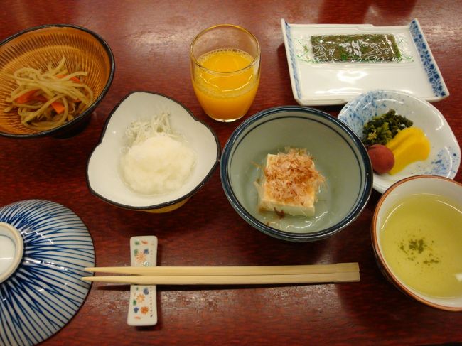 朝御飯の時間になりそうです、部屋に戻ります。。<br /><br />本日の朝御飯<br /><br />ｵﾚﾝｼﾞｼﾞｭｰｽ、きんぴらごぼう、冷奴、ご飯、漬物類、海苔、大根おろしシラスのせ