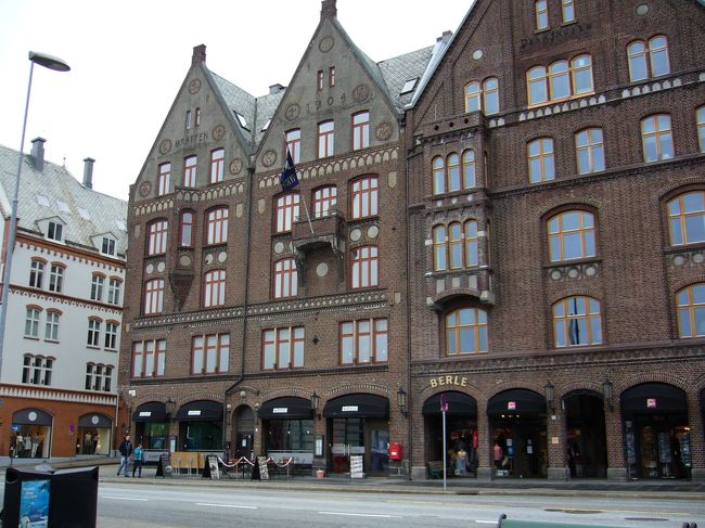 ブリッゲン地区の近く<br /><br />建物を似せて建てているようでした。