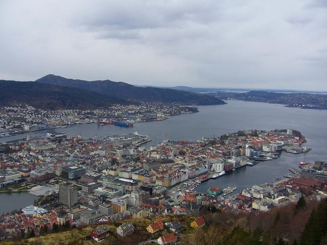 ケーブルカーで上ったフロイエン山（標高３２０ｍ）の山頂から見たベルゲンの街
