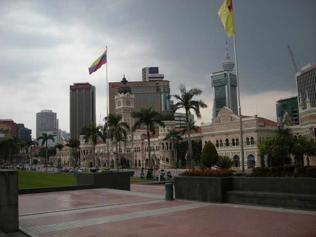 ＜ルデカ・スクエア＞<br />世界一高い国旗掲揚塔あります。<br />