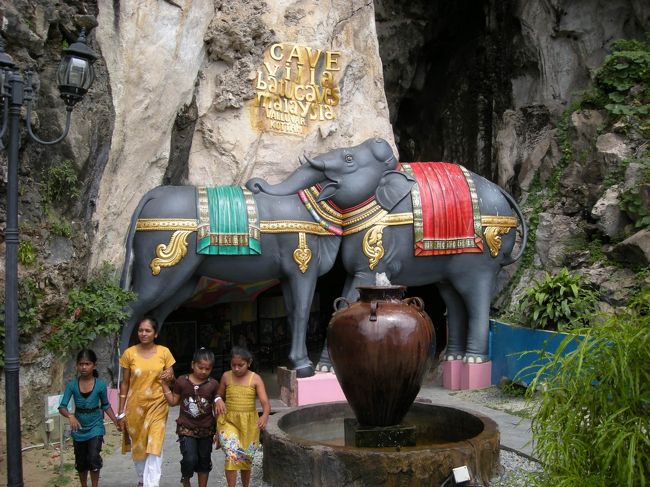 ＜ケイブ・ビラ＞<br />バツー洞窟の隣にあります。<br />有料ですがせっかくなので入ってみることに。