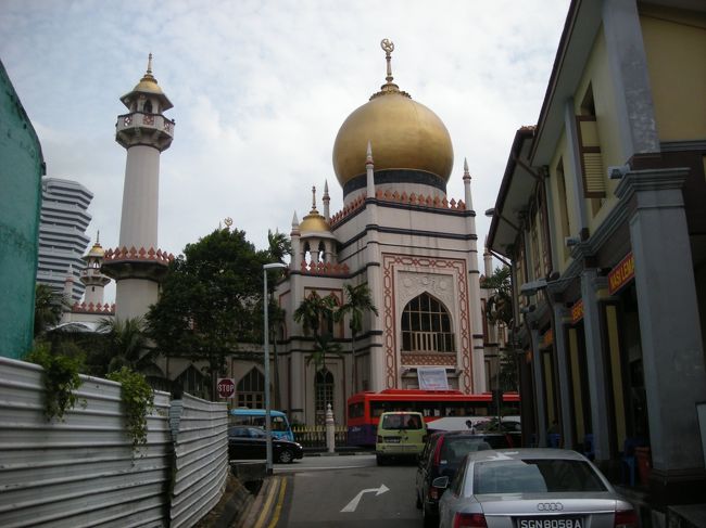 ＜アラブ・ストリート＞<br />イスラム系の人がいっぱいです。