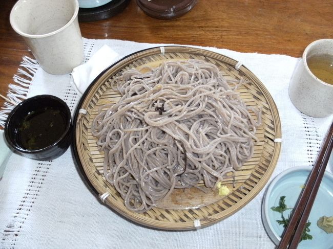 <br />　ここでは手打ちそばが有名なので注文・・<br /><br />　ここの蕎麦はなかなかいけるではないか、<br /><br />　ポカラでざる蕎麦を食べられるとは・・