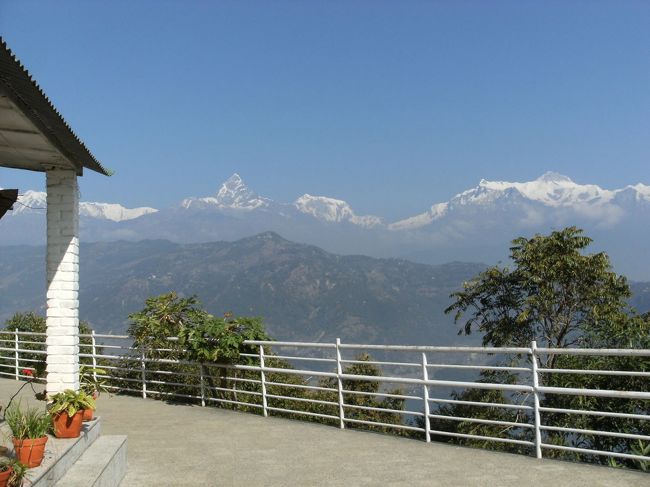 <br />　ここからもヒマラヤの山並みがよく見える・・<br /><br />　最高のロケーションだ、
