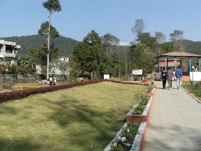 <br />　ゲートを抜けていく・・