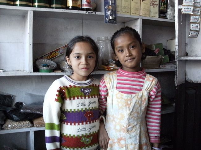 <br />　ポカラの街中で知り合いになった店の娘さん