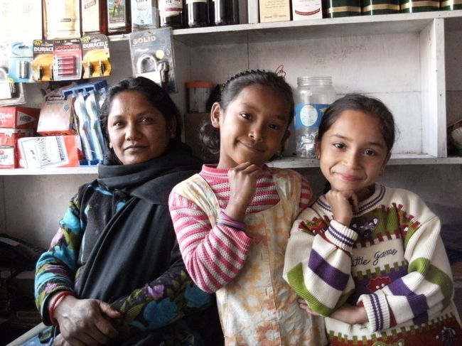 <br />　日用雑貨を売っている店の女主人・・<br /><br />　主人は日本語が旨く、商売上手だった。