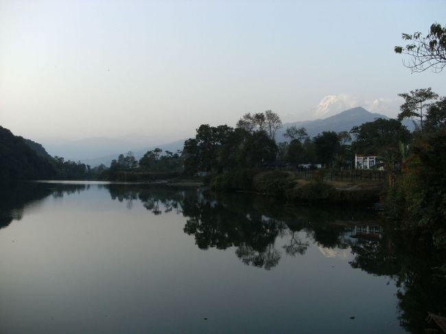 <br />　フェワ湖の夕景・・<br /><br />　ダムサイドで