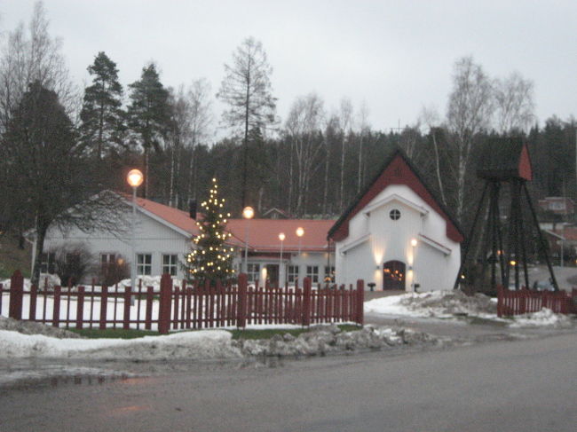 近所の小さな教会。パパが洗礼を受けたところ。