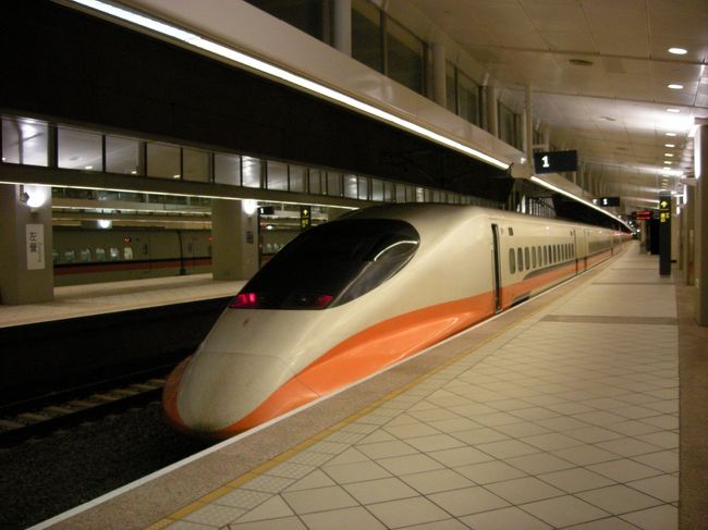 ＜台湾新幹線＞<br />桃園国際空港から桃園駅へ。<br />桃園駅から高雄へ新幹線で移動しました。<br />日本の新幹線と全く同じです。