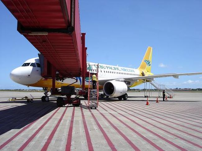 知る人ぞ知る、知らない人はまったく知らないが、実は私はダイバーだった。。。 <br />趣味の欄にスキューバーダイビングとは書いたことはないが、ライセンスと取って10年以上経つダイバーなのだ。。。 <br />今までもダイバー憧れといわれてる、沖縄やグレートバリヤリーフにカリブ海それに紅海でも潜ってきた。。。 <br />世界を叉に掛けるダイバーだったんだ。。。 <br />しかしこの5年をみるとほとんど潜ってなかった・・・ <br />ダイバーとしての血がムズムズしてた。。。 <br />ここはフィリピン。。。 <br />フィリピンと言えばセブ島。。。 <br />そうここもダイバー憧れのダイビングスポットだ。。。 <br />これは潜りに行くしかない！！！ 