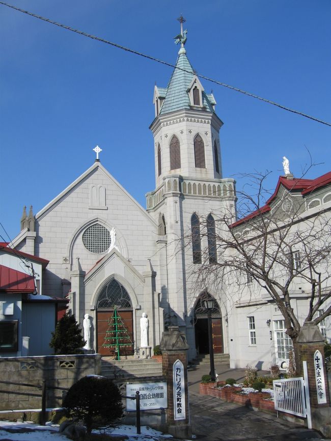 カトリック元町教会<br /><br />ここの木彫の祭壇や聖像等をじっくり見ていると<br />あっという間に時間が経ってしまいます。