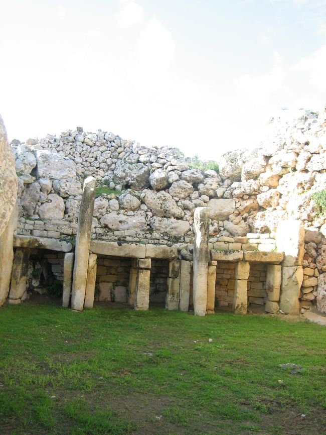 「ジャガンディーヤ神殿」<br /><br />紀元前３６００年頃で　世界最古といわれている。