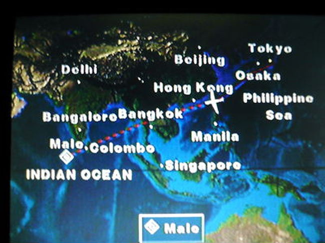 今年のモルディブはヘレンゲリへGO。<br />バタラ、エリヤドゥ、エンブドゥなど訪れる中で、<br />絶対いつか行くぞと決めていたリゾートです。<br /><br />ちなみに旅行記はありませんが、<br />初モルはヴィルリーフビーチ＆スパリゾートです。<br />まだ水コテもなく、日本人もほとんどこない、<br />当時日本人にはまだあまり馴染みのないリゾートでした。<br /><br />ヘレンゲリへ行くなら絶対乾季と決めていました。<br />砂州が長く伸びる時期で、透明度が<br />高い中でのシュノーケルを求めていたからです。