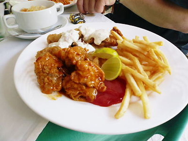 ある日のランチ。<br />あまり種類は多くないけど、<br />味付けは美味しかったです。