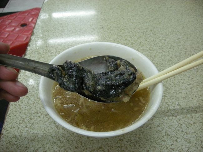 ＜青蛙スープ＞<br />カエルがこんな形になります。<br />見た目はカエルですが、食感は鳥です。<br />おいしいですよ。