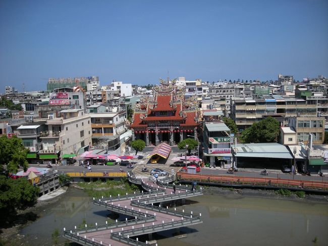 ＜左營蓮池潭＞<br />龍虎塔からの風景です。