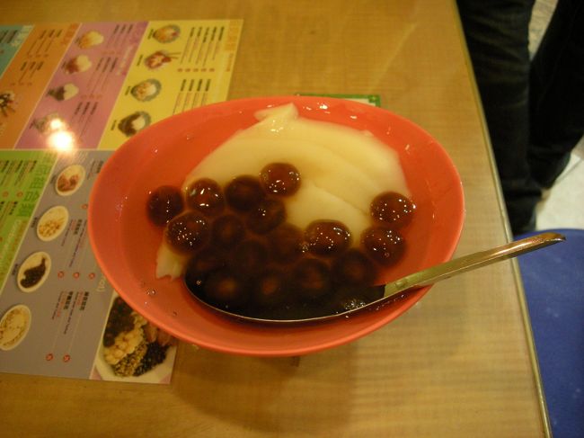 ＜タピオカ杏仁豆腐＞<br />タピオカに杏仁豆腐。<br />うまーっ！