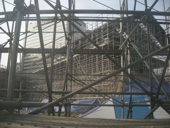 ＜南大門＞<br />焼けてなくなった南大門。<br />修復中でした。