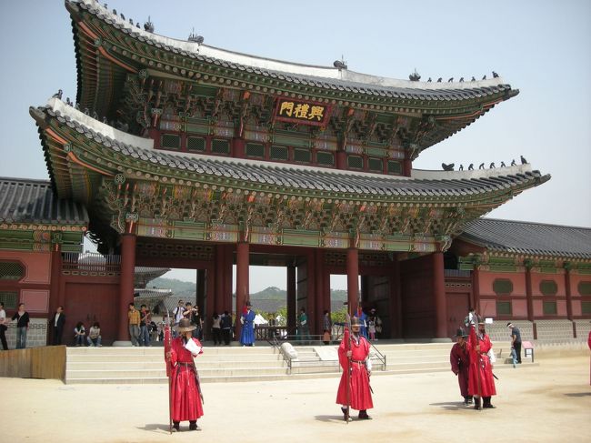 ＜景福宮＞<br />キョンボックンです。<br />ここはソウル観光の定番ですね。<br />３回目です。