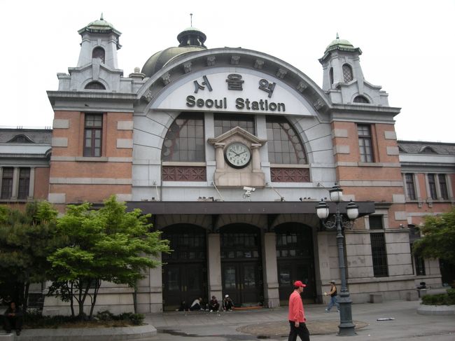 ＜旧ソウル駅＞<br />旧ソウル駅。<br />東京駅と同じレンガ造りです。<br />今は新しい駅が使われています。