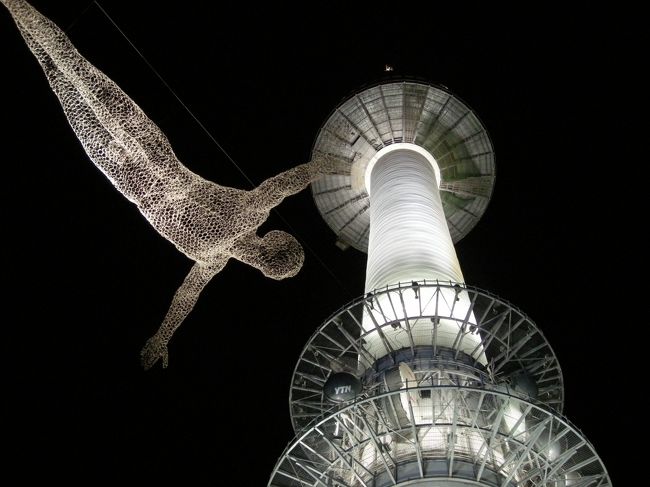 ＜Ｎソウルタワー＞<br />夜のＮソウルタワーは白くてとてもきれいでした。
