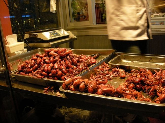 ＜ザリガニ＞<br />真っ赤なザリガニ。<br />食べればよかったな。<br />なんか高そうな店だったから。