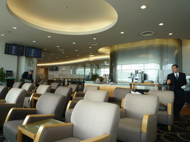 プレミアム特割7で予約したので，羽田はラウンジを使用することができる．はやく地方空港のラウンジも使えるようにしてほしい．