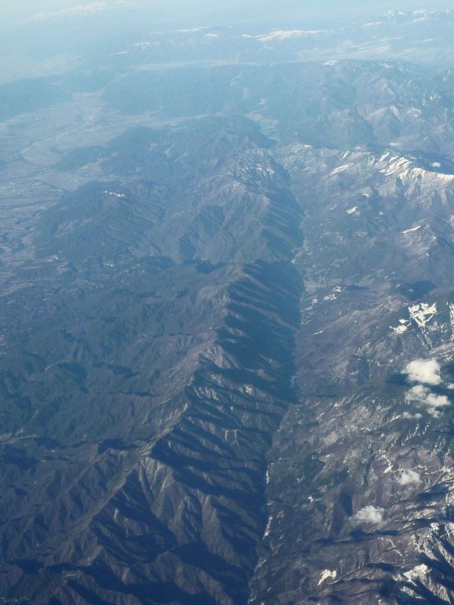 国道152号線が高遠から伸びる谷，谷の険しさがわかる，今度ドライブに行ってみよう