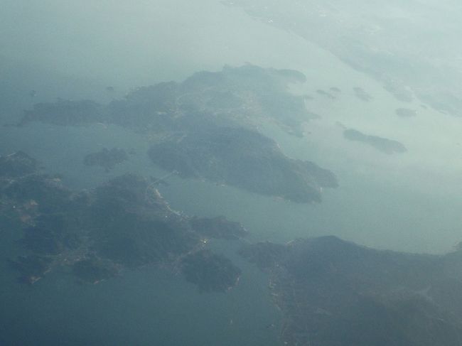 しまなみ海道　手前より大三島　伯方島　大島とならんでいる．
