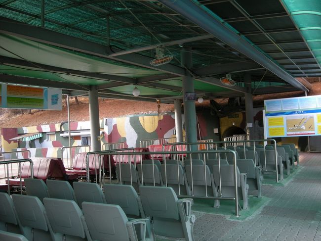 ＜第３トンネル＞<br />北朝鮮が韓国侵略のために掘ったトンネルを見学できます。<br />トンネルへはジェットコースターみたいな乗り物で。<br />ヘルメット着用で中は撮影禁止です。