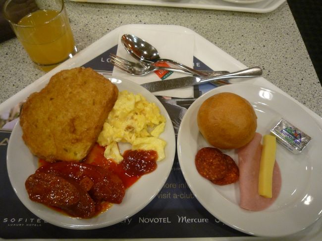 ブダペスト、朝食バイキング。<br />ホテルは、イビス・ヴァティ・ウト。<br />ホテルの入り口からすぐ地下鉄の駅に行けて、市街に出るにはかなり便利。