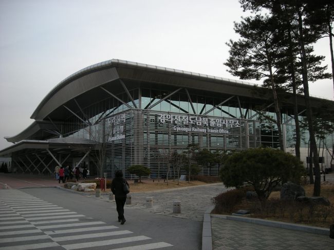 ＜トラサン駅＞<br />韓国最北の駅です。<br />使われていません。<br />この駅が使われるのは当分なさそうです。<br />鉄道で北朝鮮に行けるようになったら行ってみたいですね。