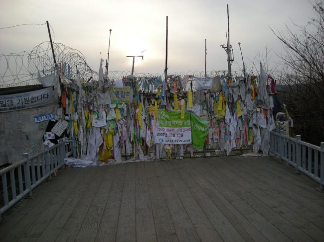 ＜自由の橋＞<br />自由の橋です。<br />北朝鮮の捕虜だった韓国人が渡ってきた橋です。