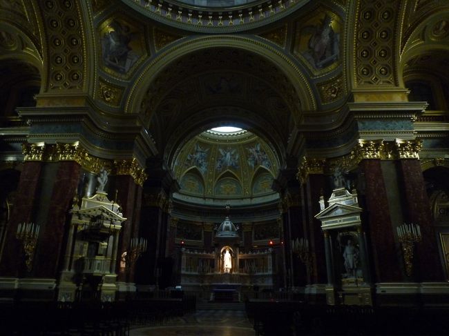 内装。ブダペスト最大の聖堂。