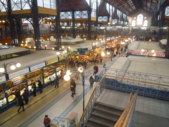 中央市場は２階建て