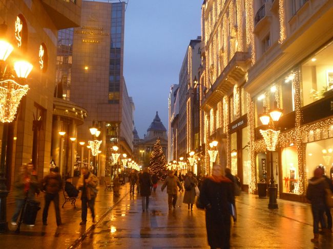 街中もライトアップ。