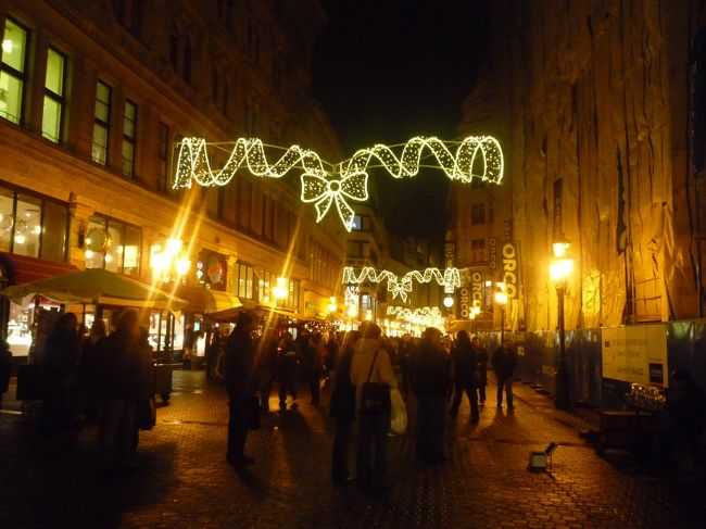 ヴァーツィ通りのイルミネーション。