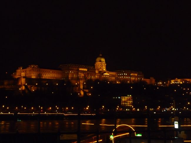 いよいよ夜景。<br />ブダ王宮