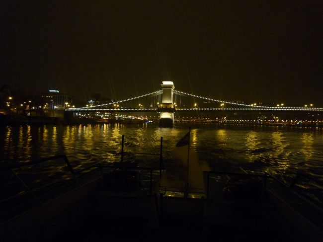 橋を通りすぎます。