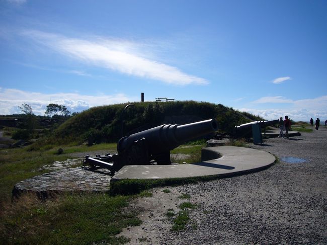 大砲?<br /><br />平和でのどかな雰囲気のスオメンリンナが戦場であった事が信じられません。。