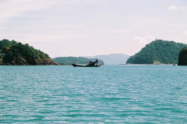 途中、何個も無人島がある。<br />