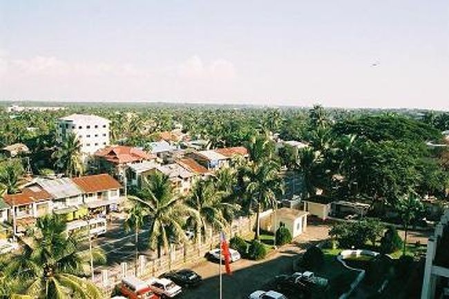 ミャンマーではルビーやサファイヤなどがとれる。宝飾品を扱う店にいったが、この４階がヤンゴンでは一番高いということだ。<br />