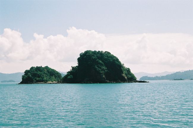 このあたりはこんな島も多かった。