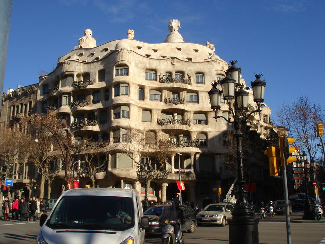 　カサ・ミラ<br />　普通に街中にあるんですね・・・<br />　このあとカサ・バトリョにも行きました。