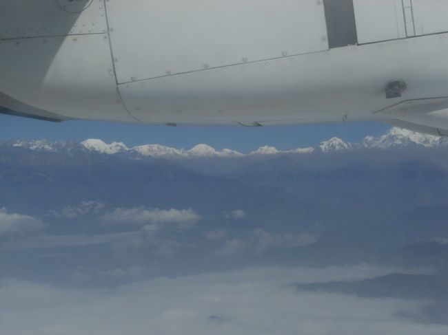 <br />　ATR-42型機は翼が上にあるので、視界が良い・・