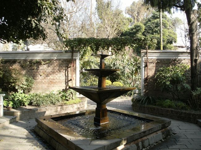 <br />　１９２０年頃に建てられたそうだが、それを修復して一般公開されて間がないという。<br /><br />　　庭の手入れが行き届き、カフェテラスもありデートスポットとしても人気があるようだ。