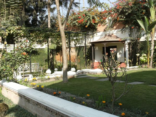 <br />　塀の外には、物乞いの子どもや赤ん坊を抱いて手を差し出す母親・・・・<br /><br />　この格差はどうしようもない・・